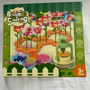 Bloom’s Crafting Flower Garden Press Toy Set Kids DIY Flower Craft 3+ NIB
